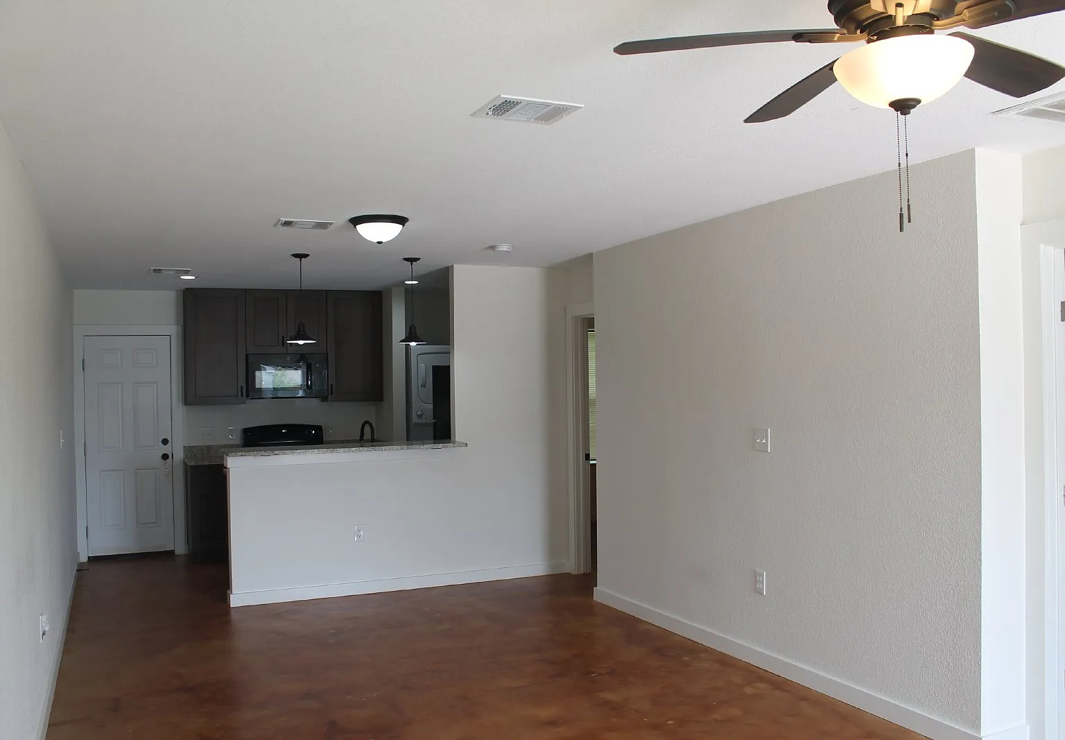 2 bed, 2.0 bath, 750 sqft, $1,000 — Photo 2