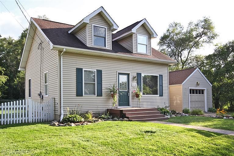 1st image of 15 Leona Ave