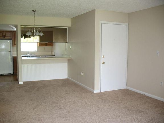 3rd image of 148 Berkshire Ln