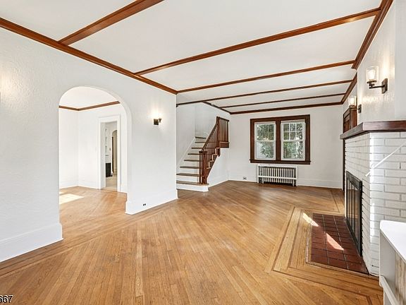 4th image of 8 N Elk Ave