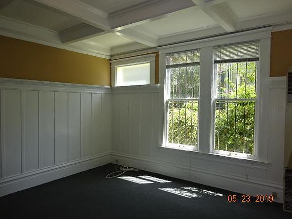 5th image of 1025 Oak St