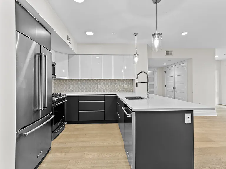 85 Willow Ct #302 — Photo 5