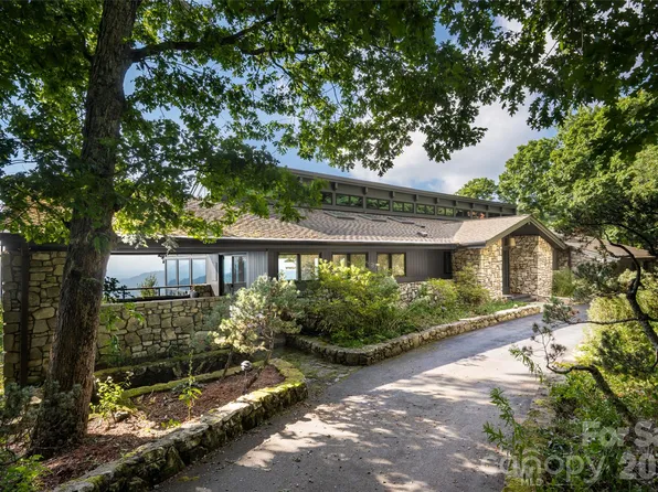 28 Peach Knob Dr, Asheville, NC 28804