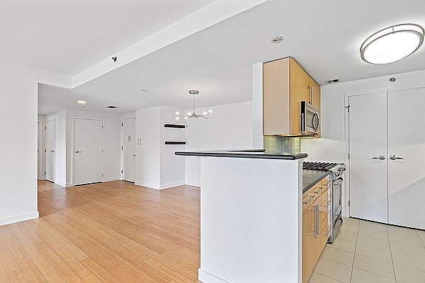 1st image of 40 W 116th St #603