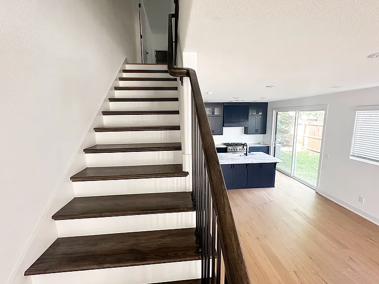 933 W Holly St — Photo 10