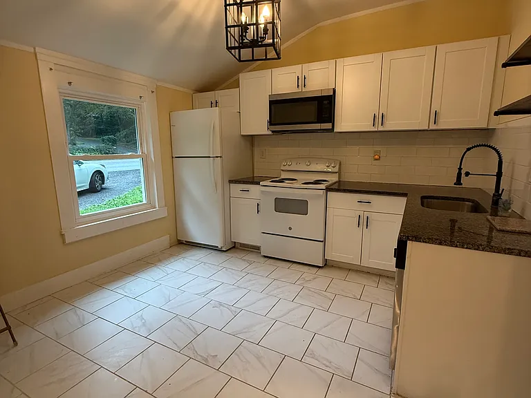 205 Mountain Rd — Photo 6