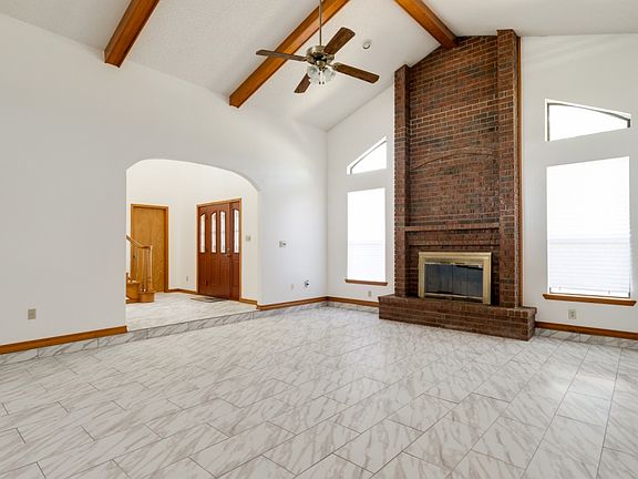 2nd image of 2002 Plantation Dr