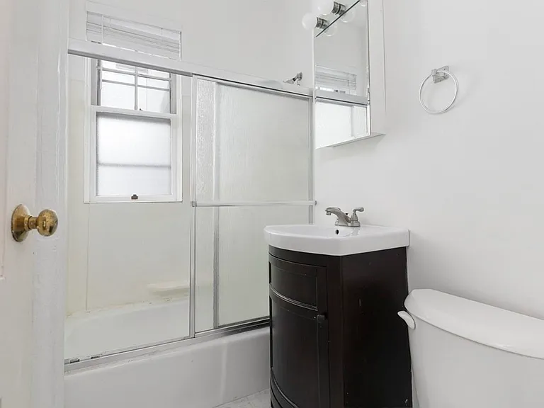 153 Strathmore Rd #5 — Photo 1