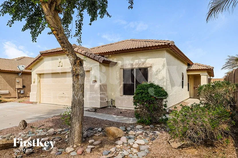 4 bed, 2.0 bath, 1678 sqft, $2,150 — Photo 2