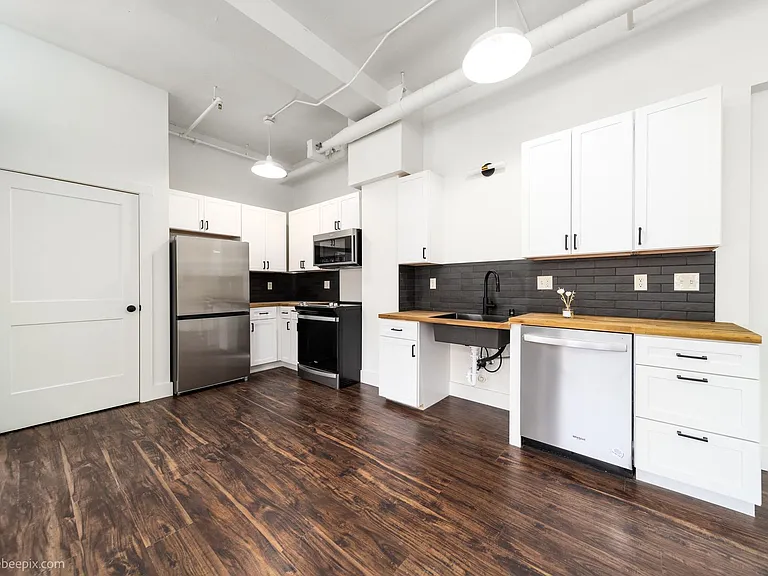 7 S Howard St — Photo 42