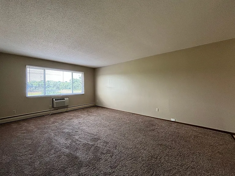 41 Arlington Ave West — Photo 3