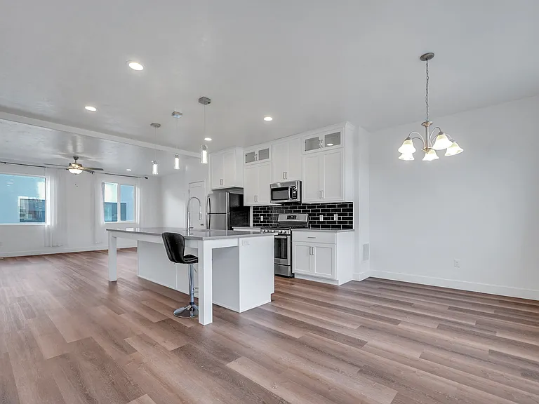 448 S Wood Stream Rd — Photo 6