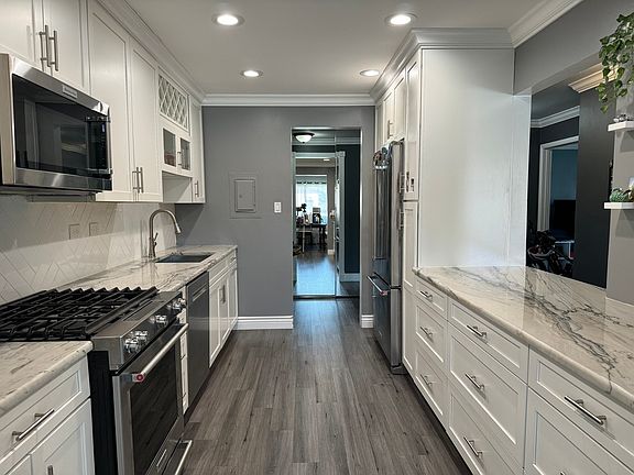 2nd image of 2622 N Windsor Dr Unit 103
