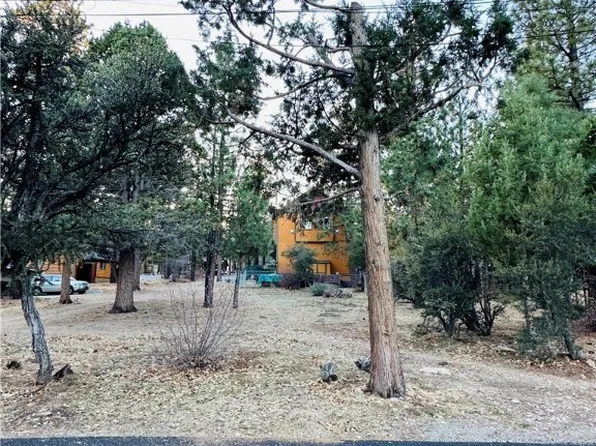 560 Highland Ln, Sugarloaf, CA 92386