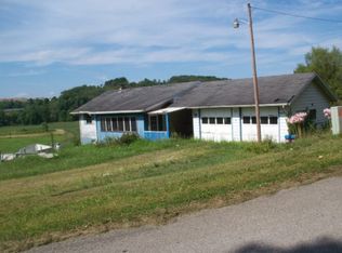 41 Penny Rd SW, Carrollton, OH 44615