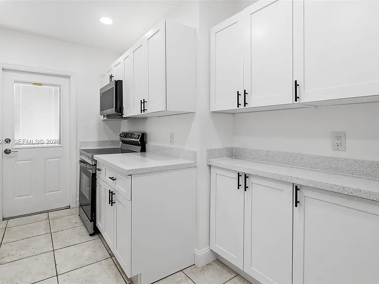 875 NW 168th Dr — Photo 9