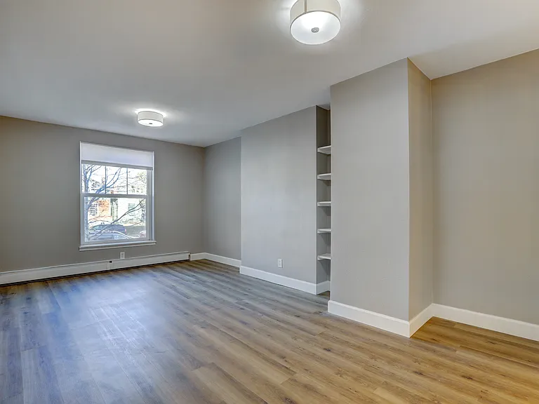 2524 N High St — Photo 7