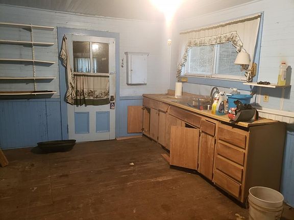 4th image of 35 Medford St