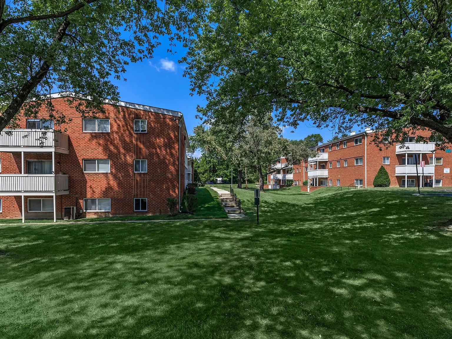 Fox Crossing Apartments — Photo 1