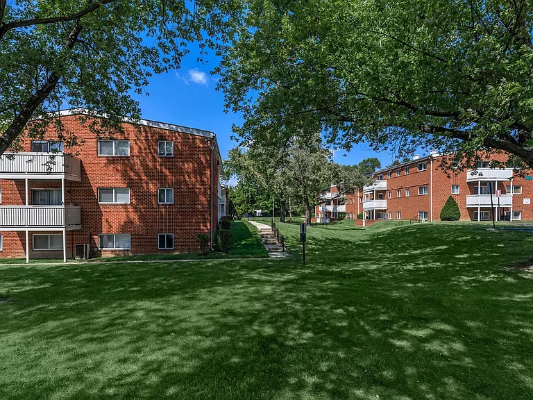 Fox Crossing Apartments — Photo 1