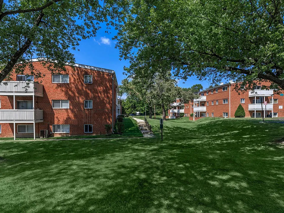 Fox Crossing Apartments