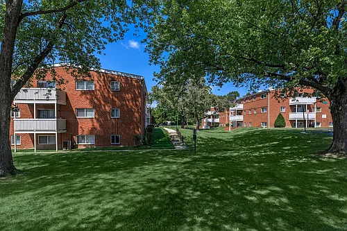 Fox Crossing Apartments Photo 1