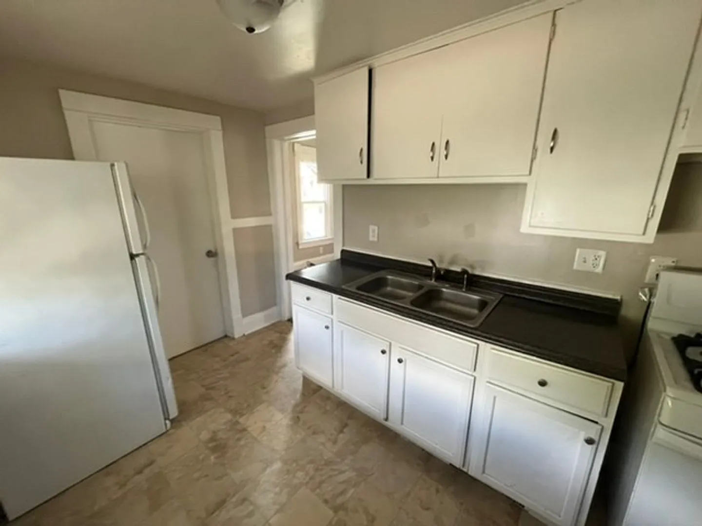 2 Bed House — Photo 2
