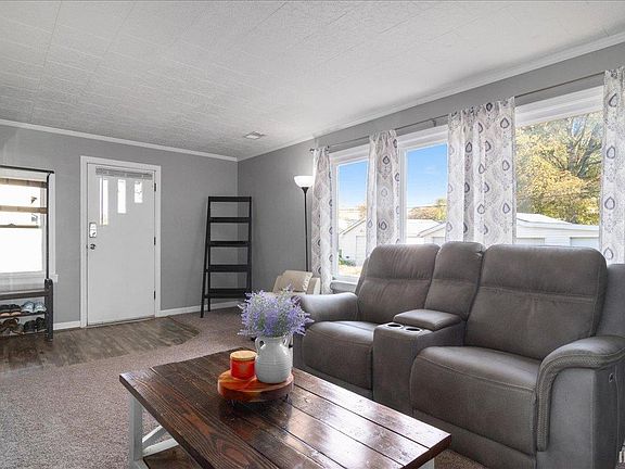 2nd image of 901 N Lincoln Park Dr