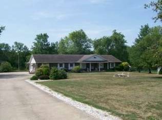 2655 E Campground Rd, Altamont, IL 62411