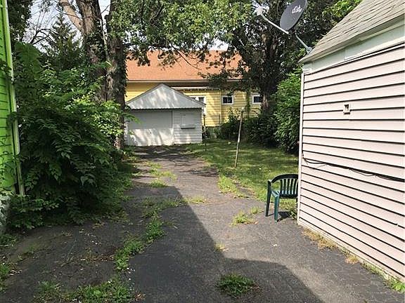 3rd image of 142 Kehr St