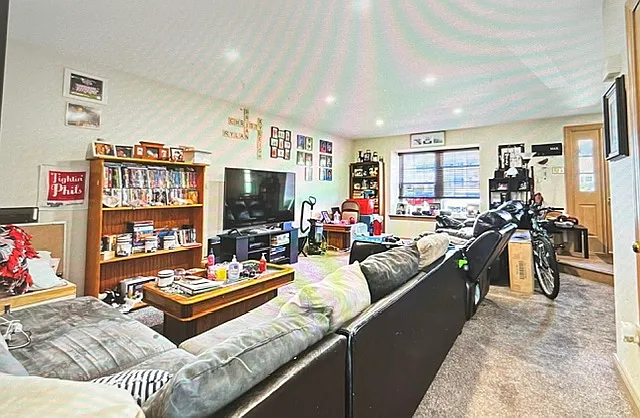 4 bed, 2.5 bath, 1700 sqft, $2,100 — Photo 2