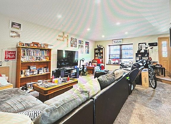 2nd image of 1264 Maple Glen Cir #1264