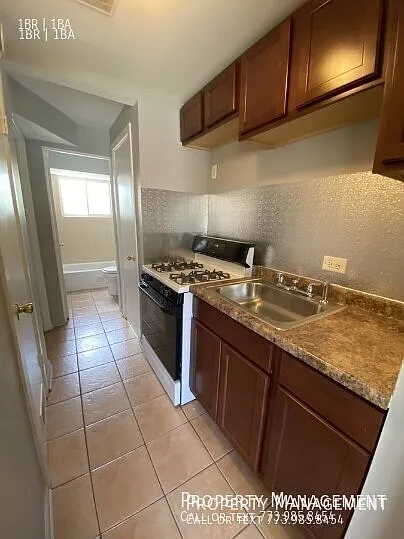 1 bed, 1.0 bath, 500 sqft, $899 — Photo 1