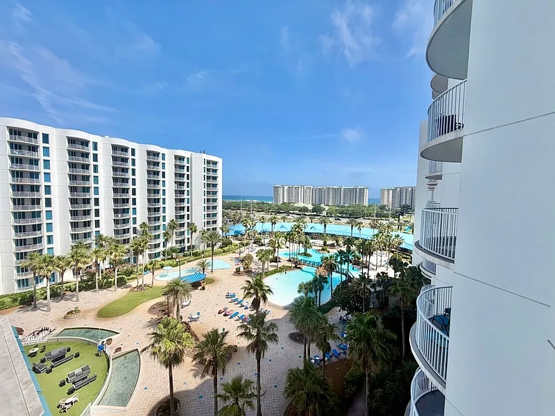2 bed, 2.0 bath, 970 sqft, $2,400 — Photo 3