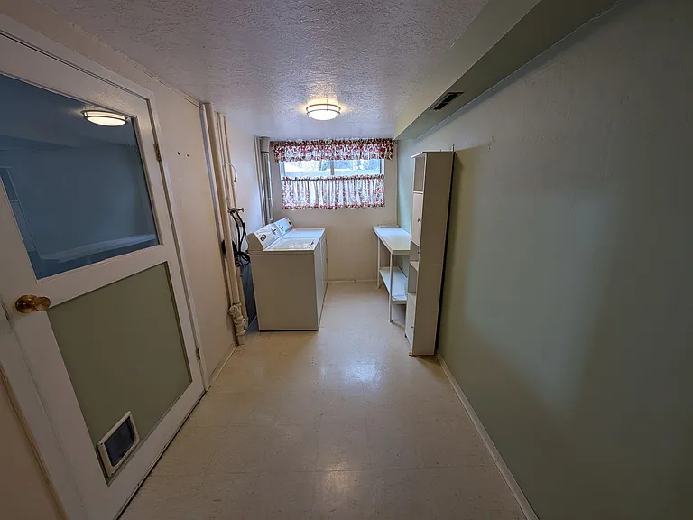 722 Bryden Ave — Photo 20