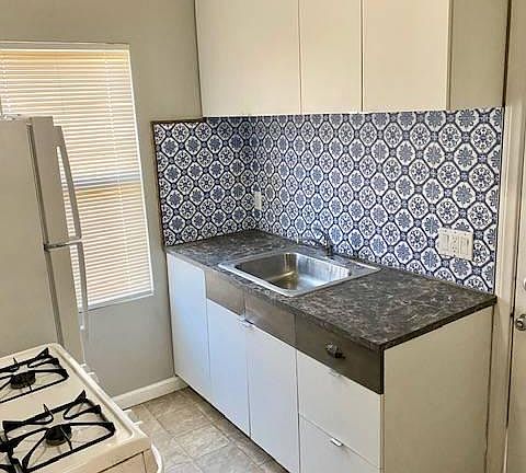 5th image of 3203 Phelps Ave