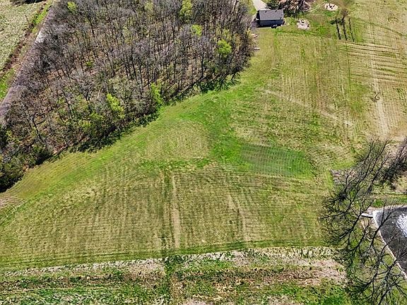 3rd image of 4.456 Sunny Rd