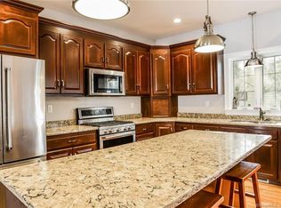 12 Twins Ct, Norwich, CT 06360