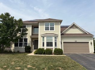 211 Leah Ct, Sycamore, IL 60178