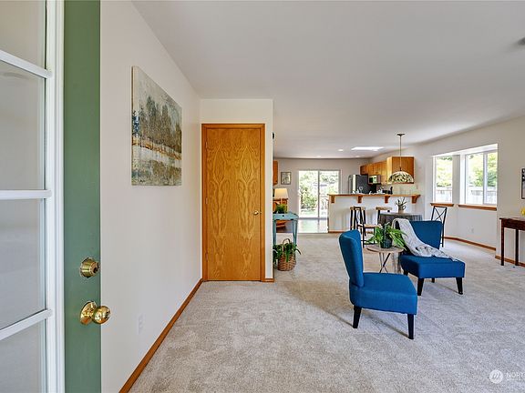 5th image of 19410 Schooner Court NE