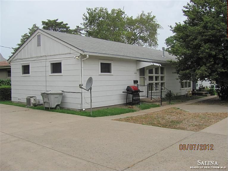 2nd image of 1010 Gypsum Ave