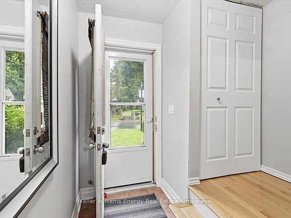 5th image of 909 Burns St W #81