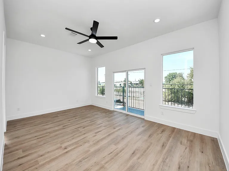 3310 Hardy St — Photo 15