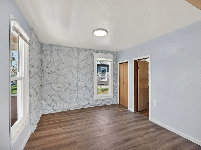 709 E Kiernan Ave — Photo 1