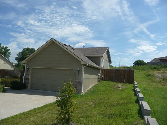 2nd image of 1041 Sandusky Dr