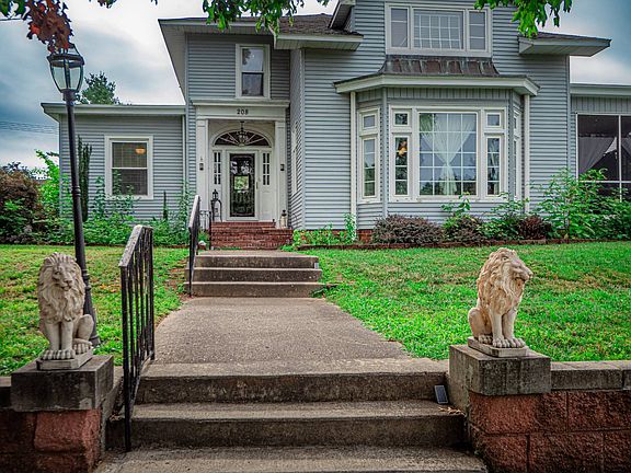 3rd image of 208 4th St