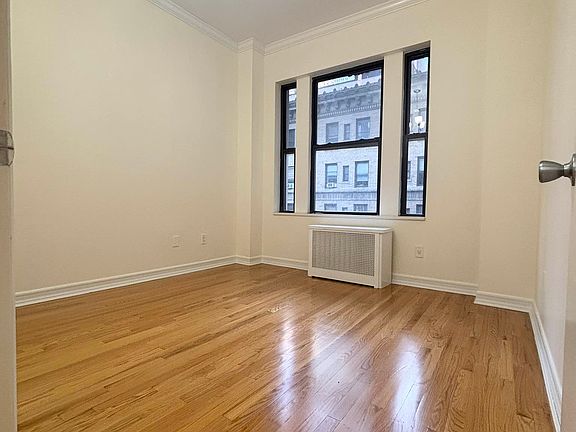 3rd image of 162 W 54th St APT 12F