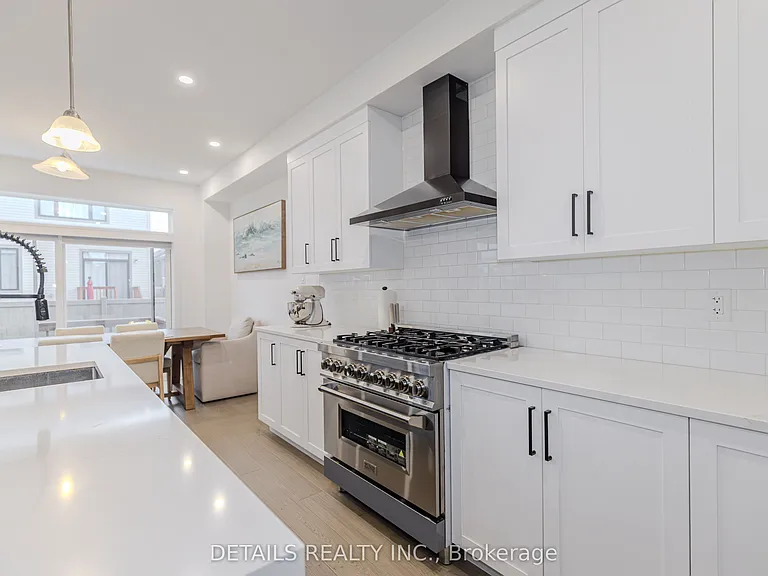 67 Viceroy Mews — Photo 8