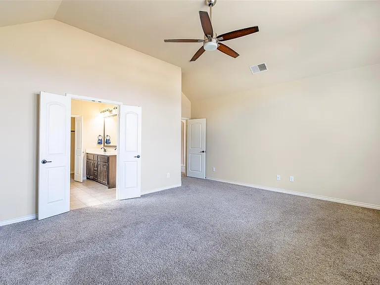 637 Peach Ln — Photo 13