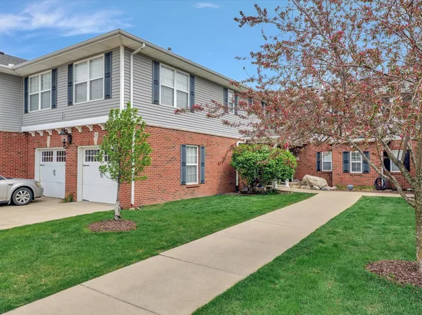 104 Essex Ln Unit 4, Savoy, IL 61874
